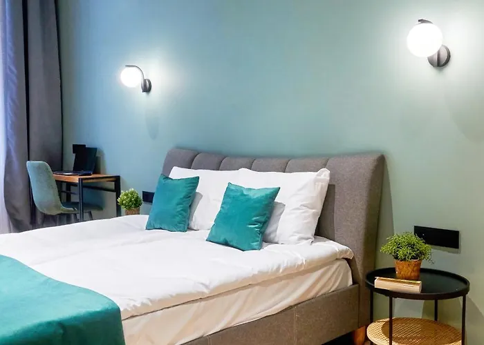 Navi Jozsef * Budapesta