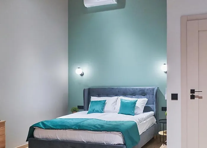 Navi Jozsef * Budapesta