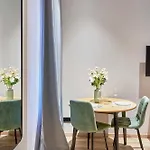 Navi Jozsef Apartment *