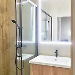 Navi Jozsef Apartment *
